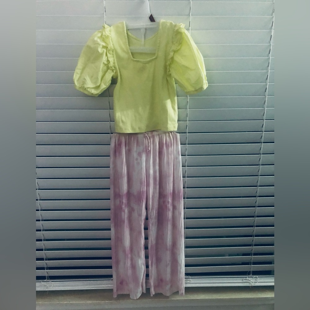 Zara Girls wide leg pleated  pants tie dye pattern & puffy shoulder tee set of 3